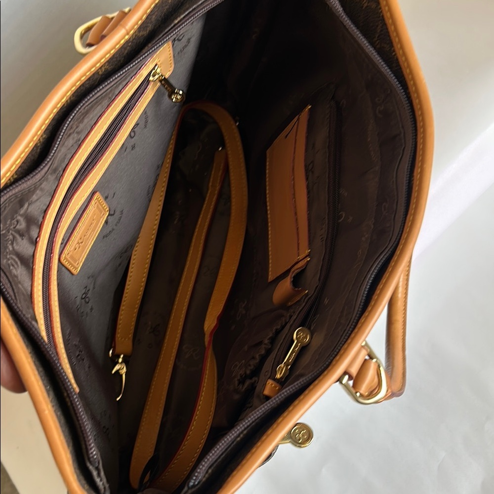 Rioni Elegant Brown and Tan Handbag - Picture 6 of 11